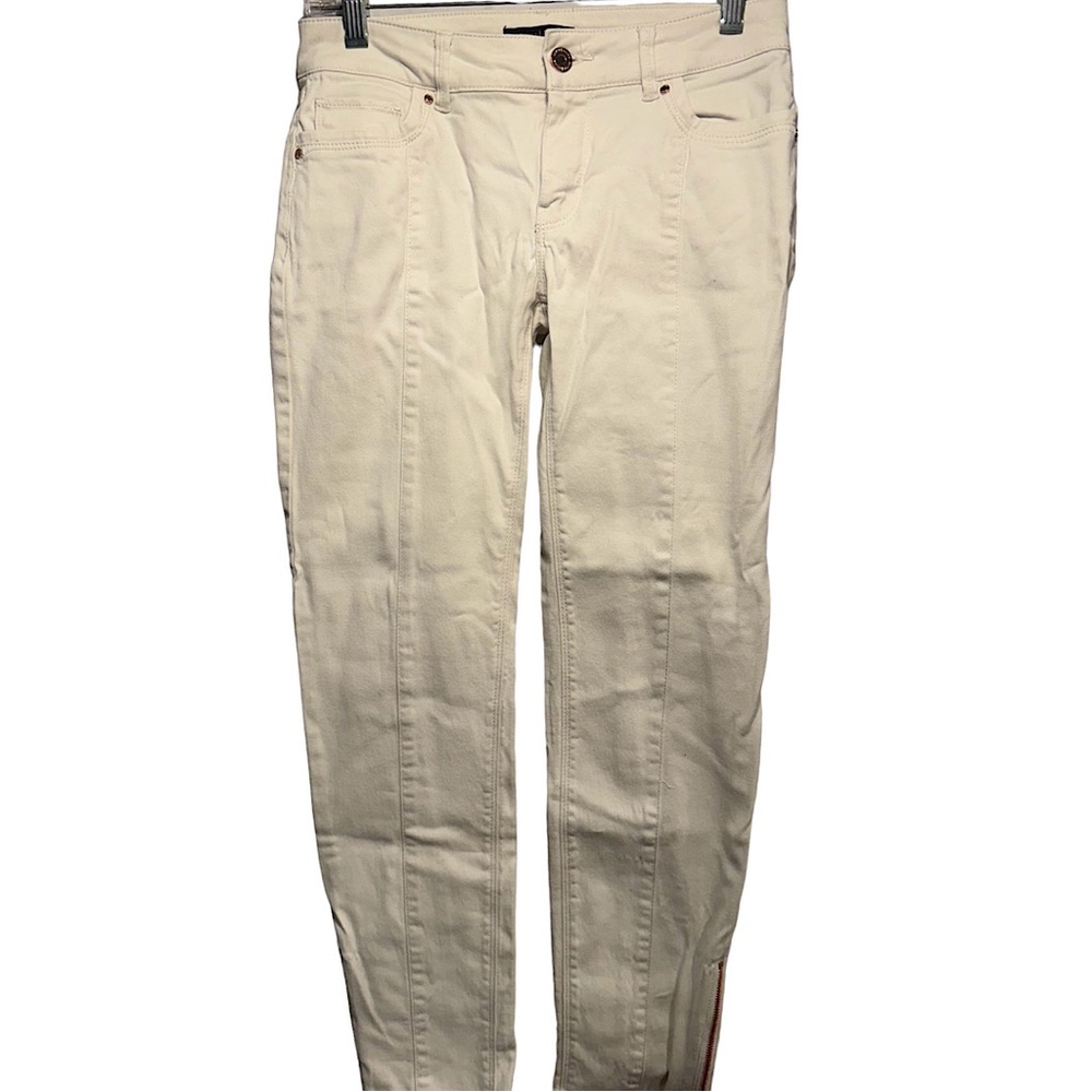 White House Black Market Cream/White Pants. Like new  size 00.